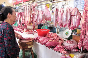 Gắn camera ở chợ 'soi' thịt sạch bằng smartphone