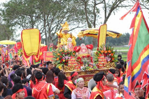 Hà Nội: Độc đáo lễ rước "vua sống" của nhân dân làng Thụy Lôi