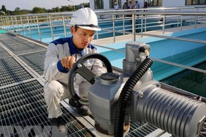 TP Hồ Chí Minh: Dùng xe bồn để cấp nước