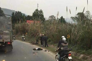 Hòa Bình: Xe tải tông xe máy khiến 2 người tử vong thương tâm