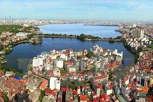 Hà Nội: Đào đắp bùn đất để phục vụ dự án nạo vét Hồ Tây