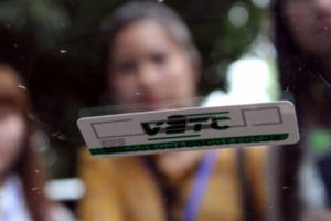 Ô tô sẽ bị cưỡng chế dán thẻ thu phí tự động?