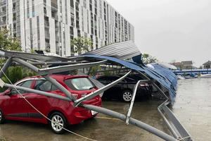 Người dân Nghệ An trắng đêm chống bão