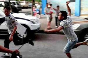 Suýt mất mạng vì cho nữ nhân viên quán karaoke vay tiền