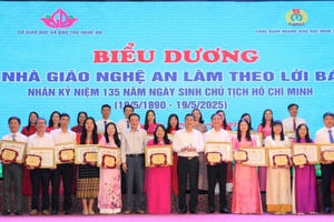 Nghệ An: Biểu dương 135 nhà giáo tiêu biểu làm theo lời Bác
