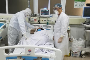 Bên trong phòng điều trị đặc biệt Covid-19 tại Bệnh viện Bệnh nhiệt đới TW