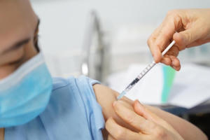 Các tỉnh có tên trong danh sách tiêm vaccine thấp phản biện gì?