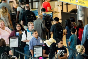 Mỹ dỡ bỏ lệnh cấm người tị nạn từ 11 nước có nguy cơ cao