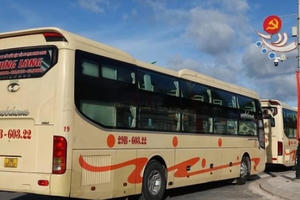 Xe "giường nằm" được cho mượn làm chốt chống dịch