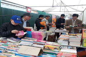 Hà Nội: Đông đảo độc giả đến với "Hội sách mùa xuân 2018"