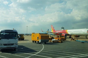 Nội lực bị "bào mòn", hàng không khẩn cấp xin hỗ trợ