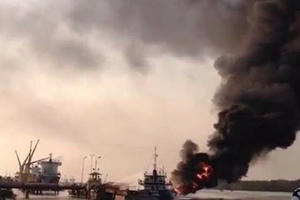 Hải Phòng: Cháy tàu chở 900m3 dầu ở cảng Đình Vũ