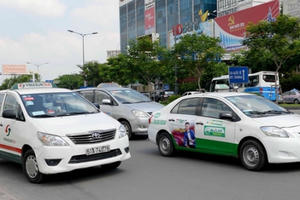 Hãng taxi, doanh nghiệp vận tải thiếu minh bạch khi “ì ạch” giảm giá cước?