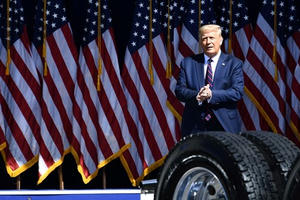 Trump dọa đánh thuế nặng tay nếu công ty Mỹ không chịu "hồi hương"