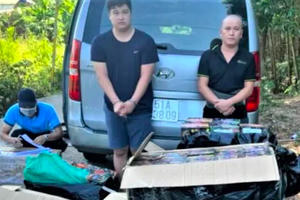 Đang chở hàng trăm kg pháo đi tiêu thụ thì bị Công an tóm gọn