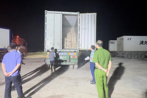 Thu giữ 25 tấn chân gà không rõ nguồn gốc tại Móng Cái