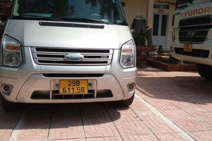 Liên tiếp phát hiện xe sử dụng giấy luồng xanh giả qua chốt kiểm dịch