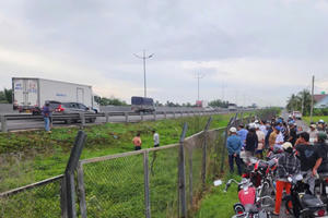 Say rượu, người đàn ông bất ngờ lao khỏi xe trên cao tốc TP HCM - Trung Lương