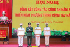Một tập thể, 2 cá nhân thuộc CA TP Hải Phòng vinh dự đón nhận Huân chương Chiến công của Chủ tịch nước