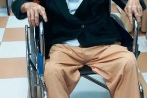 Cụ ông 105 tuổi hóc xương heo trong khi ăn bát bún