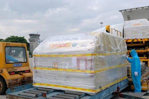 Hơn 97.000 liều vaccine Pfizer đã về đến Việt Nam
