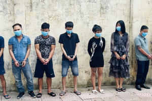 Thanh Hoá: Bắt giữ 8 nam thanh, nữ tú vẫn bay lắc ma tuý trong quán karaoke