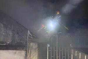 Nghệ An: Mẹ đi vắng, nghịch tử châm lửa đốt nhà trong đêm