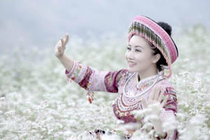 Giàng Hoa - Sơn nữ H'mông chào xuân "Từ trên đỉnh núi"