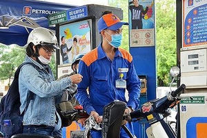 Tin kinh tế 6AM: Quỹ Bình ổn giá xăng dầu âm gần 500 tỷ đồng; Giá vàng trong nước tăng "vượt mặt" thế giới