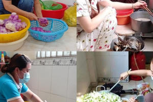 Bếp ăn 0 đồng đỏ lửa để người dân trong khu cách ly ấm lòng