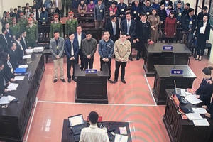 Chùm ảnh xét xử vụ án "chạy thận tử vong" ở Hòa Bình