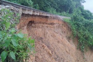 Sạt lở đường sắt Bắc - Nam đoạn qua tỉnh Hà Tĩnh