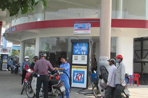 Xăng tăng giá 306 đồng từ 15h chiều nay