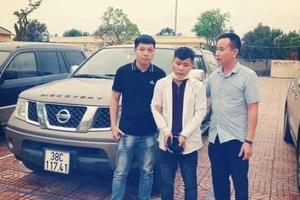 Trộm xe ô tô đi gặp bạn gái quen qua mạng, trên đường về thì bị bắt