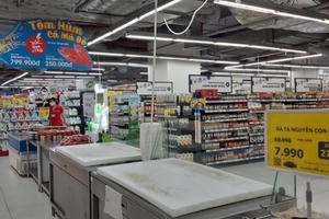 Dân Hà Nội lùng siêu thị, canh cả ngày không được "giải cứu" tôm hùm