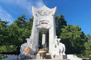 Photo: Tháng 7 đến viếng thăm những “Huyền thoại Trường Sơn” Photo: Tháng 7 đến viếng thăm những “Huyền thoại Trường Sơn”