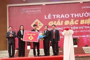 Agribank: Trao giải Đặc biệt thứ nhất đợt huy động tiết kiệm dự thưởng "Mừng xuân Bính Thân - Nhận tiền thưởng lớn"