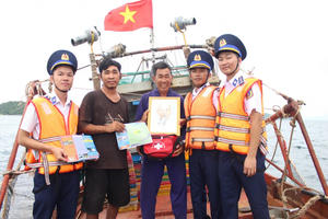 Bộ Tư lệnh Vùng Cảnh sát biển 4 đẩy mạnh tuyên truyền chống khai thác IUU