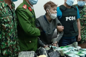 Cầm 9kg ma túy, liều lĩnh lao thẳng xe vào công an hòng tẩu thoát