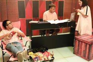 Sau "Người yêu tôi không có gì để mặc", Lộn xộn band gây choáng khi hỏi "Nổi tiếng dễ không?"