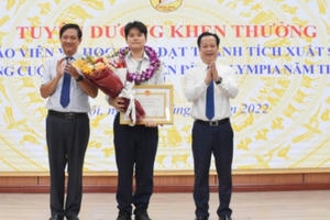 Á quân Đường lên đỉnh Olympia nhận Bằng khen của Chủ tịch TP Hà Nội