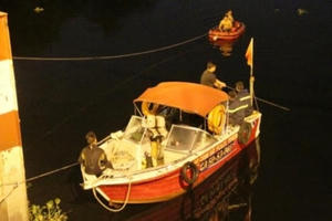 Trắng đêm lặn sông tìm thi thể đôi nam nữ nhảy cầu