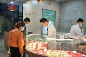 Giá vàng hôm nay 23/2: Giá vàng bất ngờ đảo chiều tăng mạnh