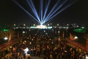 Video: Dòng người chật kín tại lễ khai hội đền Trần tỉnh Thái Bình