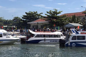 Cấp phép cho phương tiện vận tải hành khách tuyến Cửa Đại - Cù Lao Chàm tại đầu bến Cửa Đại