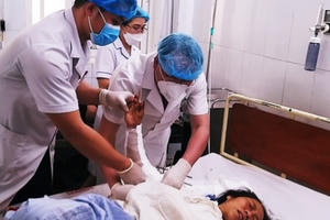 Nối thành công cánh tay đứt rời cho nữ bệnh nhân 47 tuổi