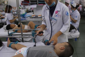 Bệnh tay chân miệng tăng gấp 5: Chỉ đạo khẩn từ Sở Y tế TP HCM
