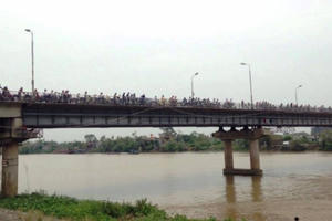 Nam Định: Đã tìm thấy thi thể người đàn ông để lại xe đạp gieo mình xuống sông tự vẫn