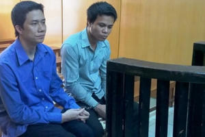 Nhóm thanh niên dọa đốt nhà, tống tiền giám đốc