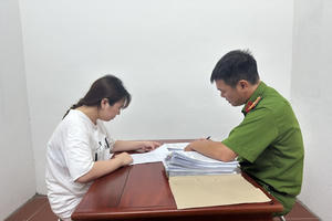 “Nữ quái” lừa làm hồ sơ du học Hàn Quốc, chiếm đoạt gần 500 triệu đồng “Nữ quái” lừa làm hồ sơ du học Hàn Quốc, chiếm đoạt gần 500 triệu đồng